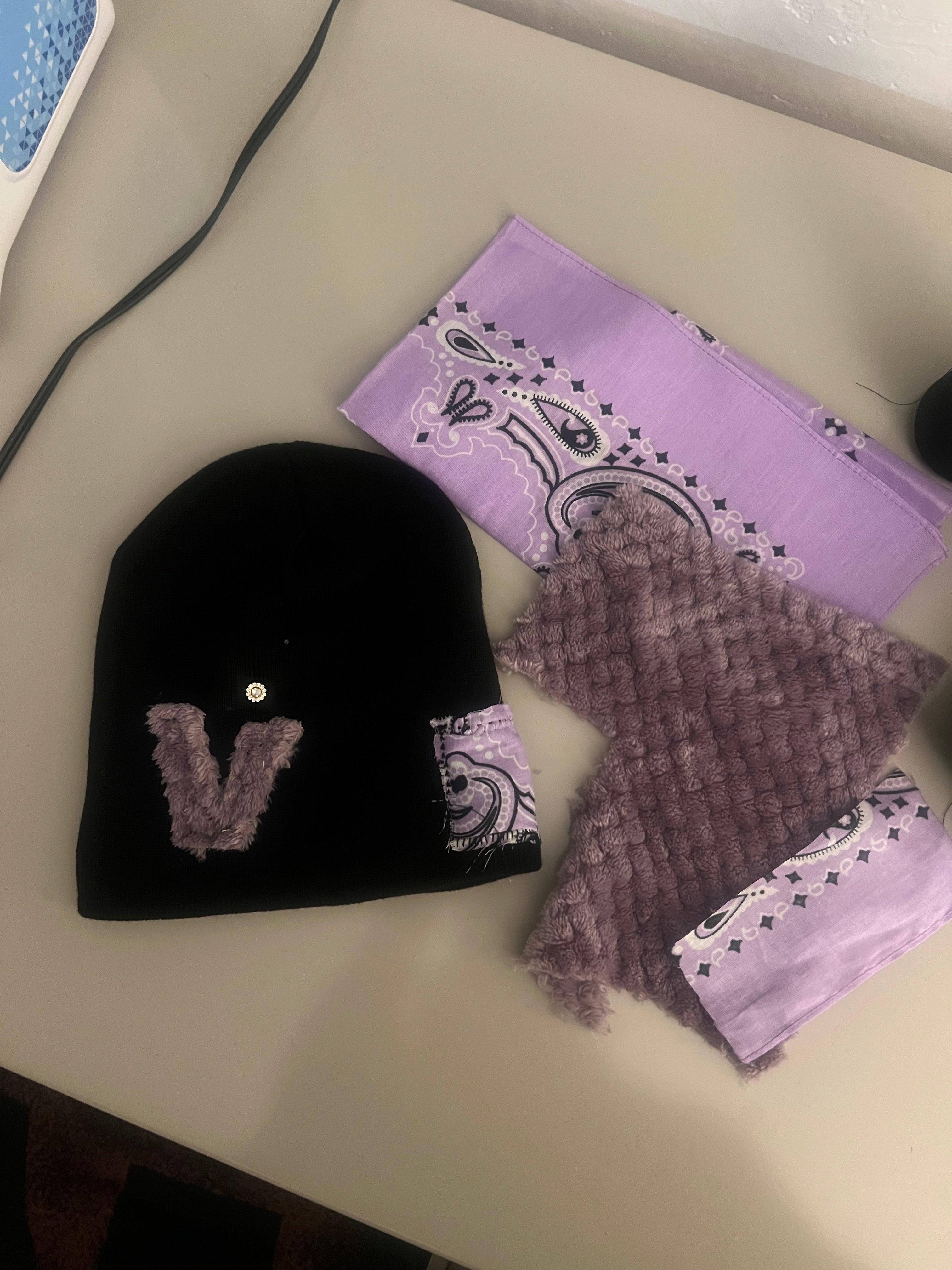 V Beanie